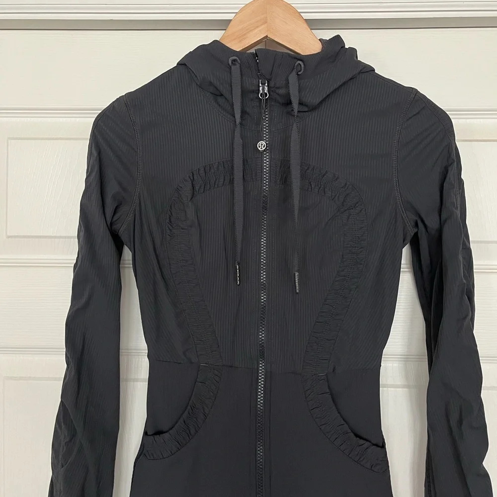 {Lululemon} Dance Studio Reversible Jacket in Black - Women's 4 ruffled